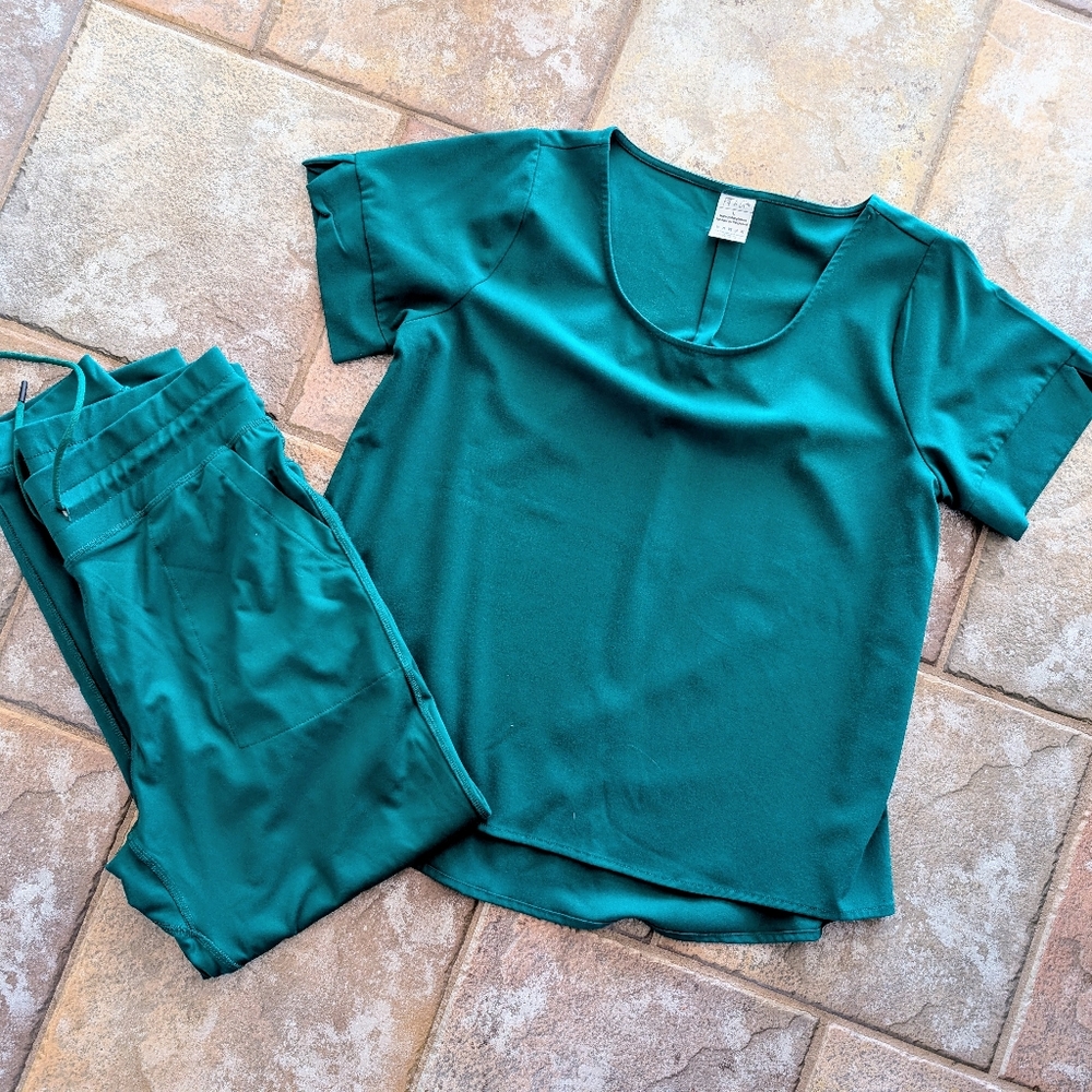 Pitt & Gruv scrub set
